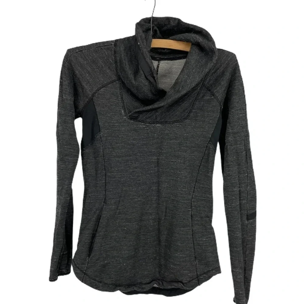 Lululemon Run: Pitter Patter Pullover grey black longsleeved shirt 4